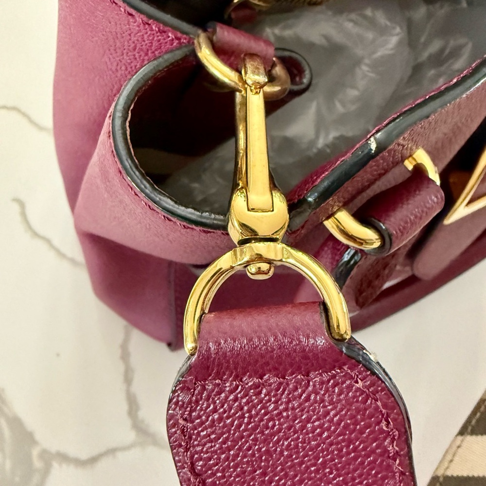 Burberry Buckle Medium Tote - Picture 6 of 11